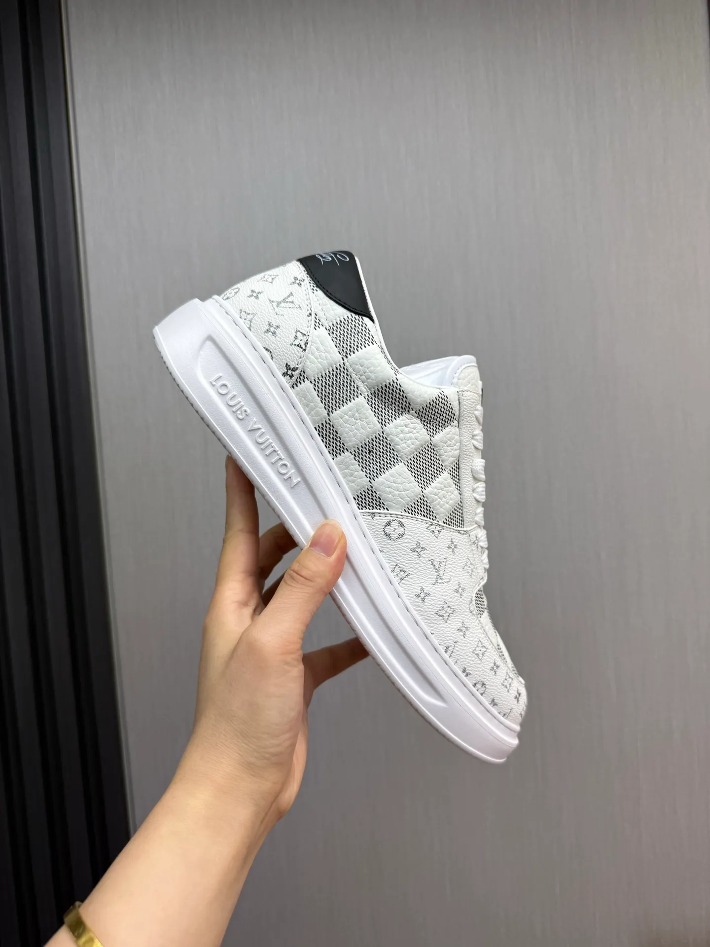 Men's shoes 💰840💰 LOUIS VUITTON [Luden Yiwei] The new trendy Lv is on the market 🎁, casual and fashionable men's shoes 👟 1:1 shipment ⬆️The upper is made of imported cowhide + cowhide mesh lining, the original wear-resistant rubber outsole, the version is simple and elegant, exclusive for trendy men. 38-45 (38.45 is non-refundable if made to order)